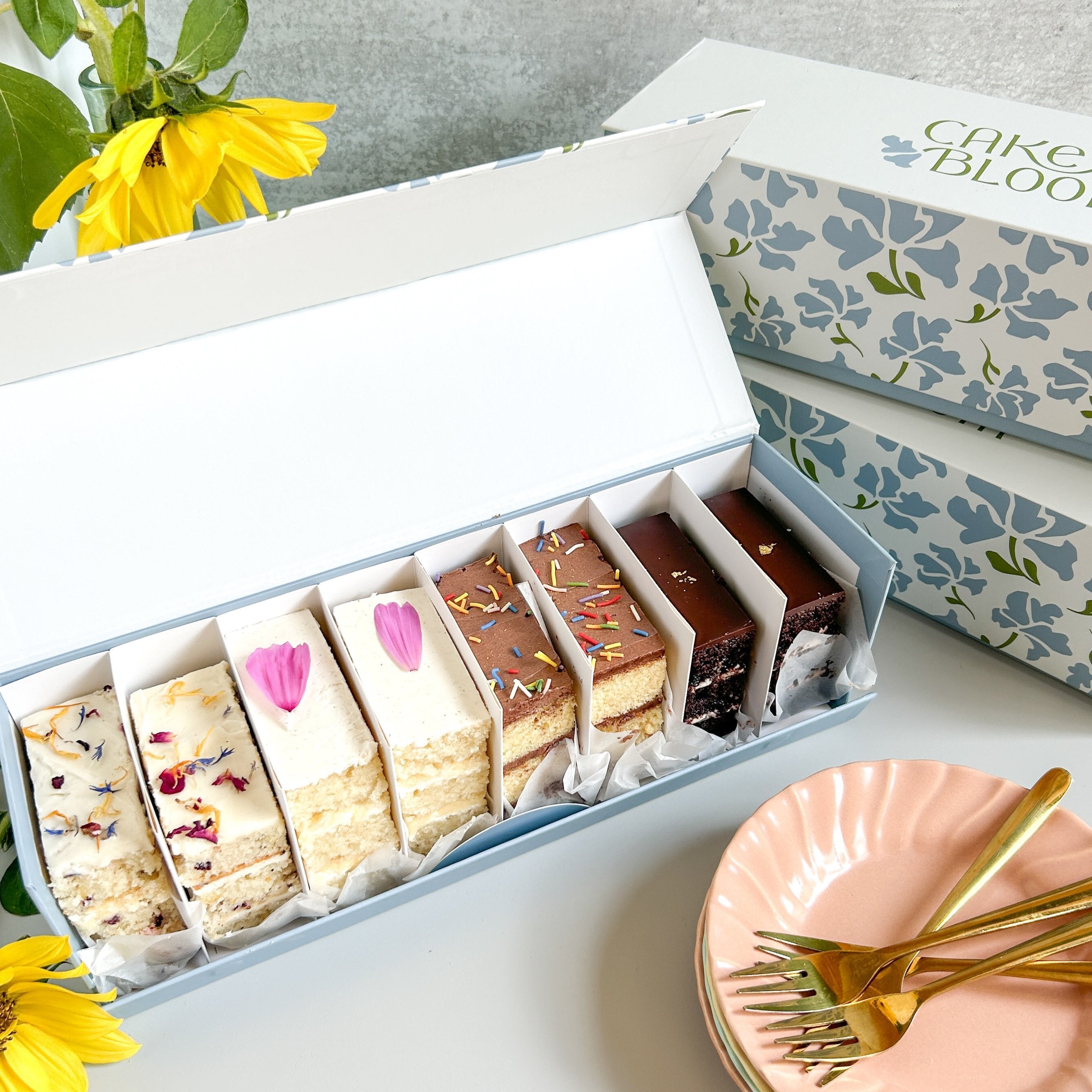 レア商品We love ustream checker!! / cakebox 8-Slice Custom Cake Tasting Box | Pick Your Flavors | Cake Bloom