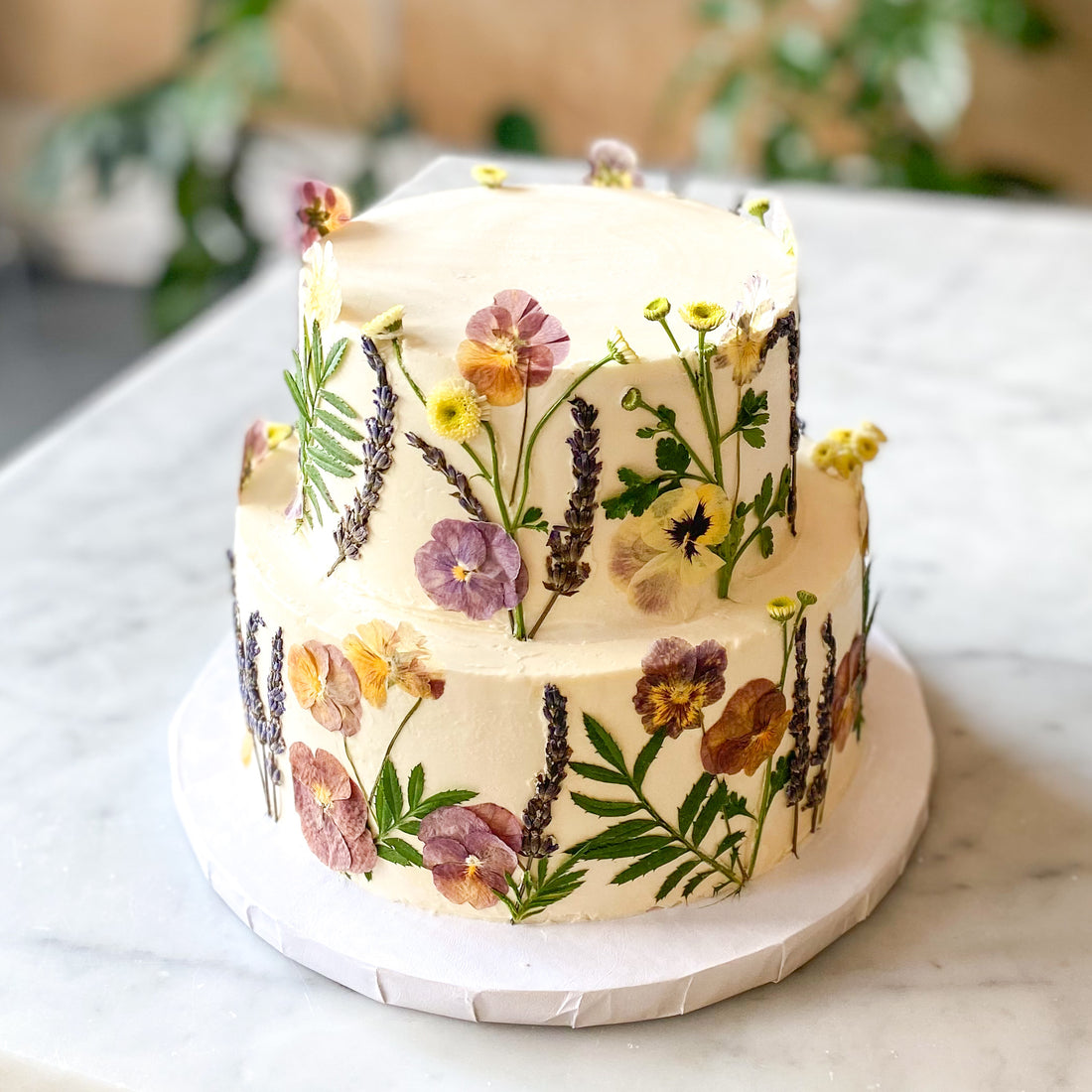 Vanilla on Vanilla Flower Pressed™ Cake (8 cake of 2 layers